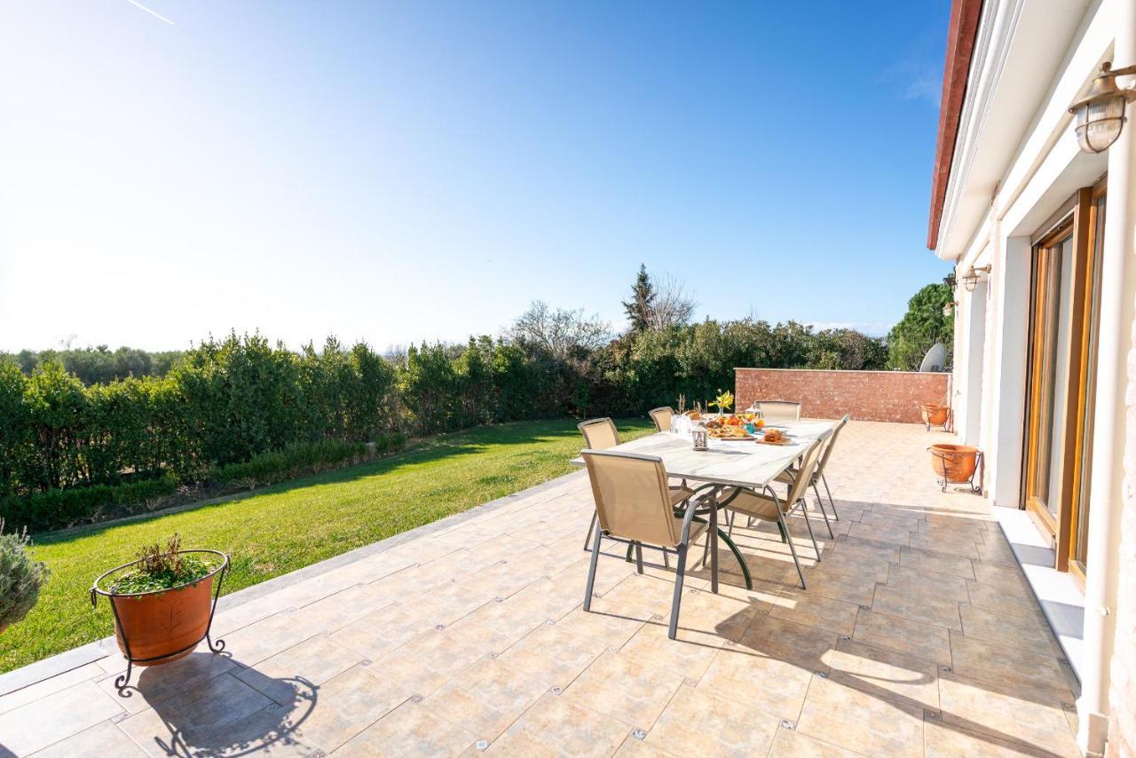 Villa Bougainvillea إبانومي المظهر الخارجي الصورة